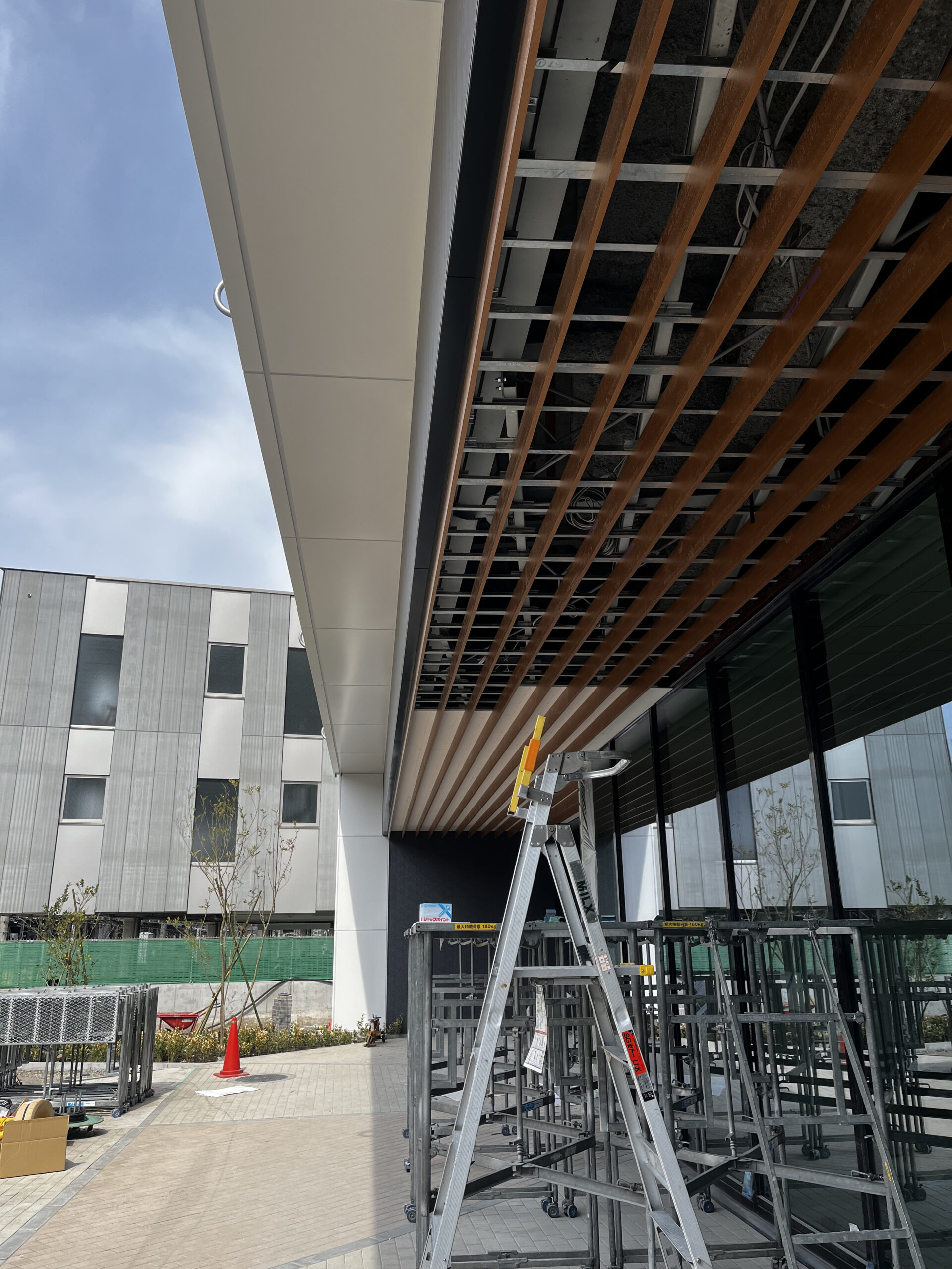 ルーバー取り付け工事